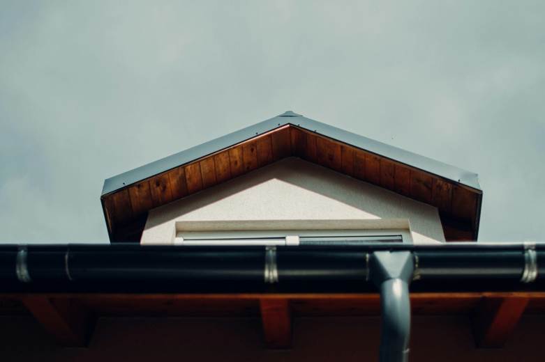 How can I make proper ventilation with metal roofing